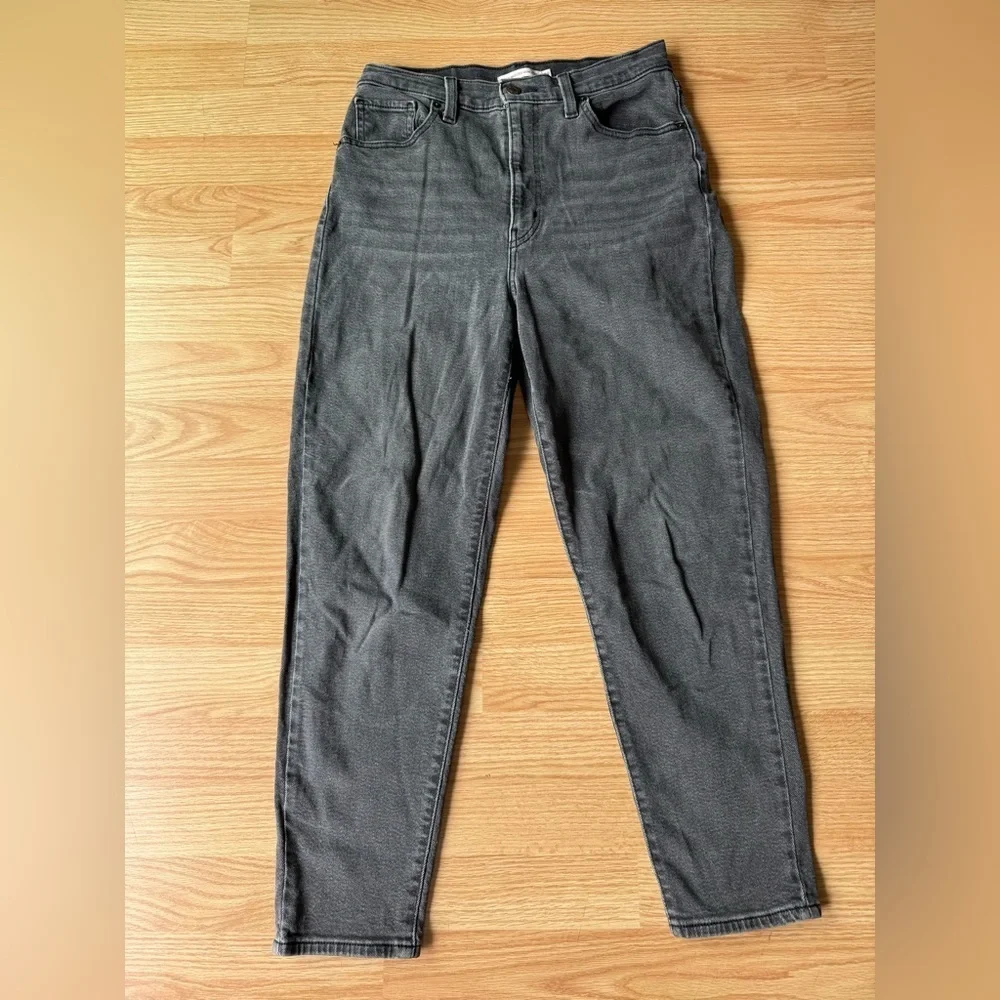 Levi’s Gray High Waisted Mom Jeans Size 29